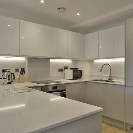Lovely 2 Bedroom Apartment In Central Ashford Ashford  Buitenkant foto